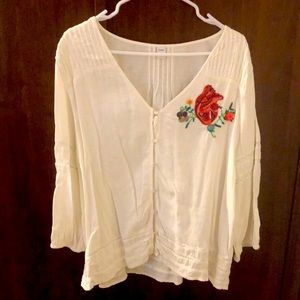Old Navy embroidered white cotton shit